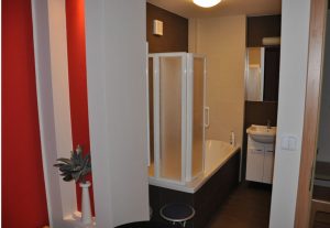 Skutečnost - koupelna v masérně na tantrické masáže - salon HATEA Pardubice